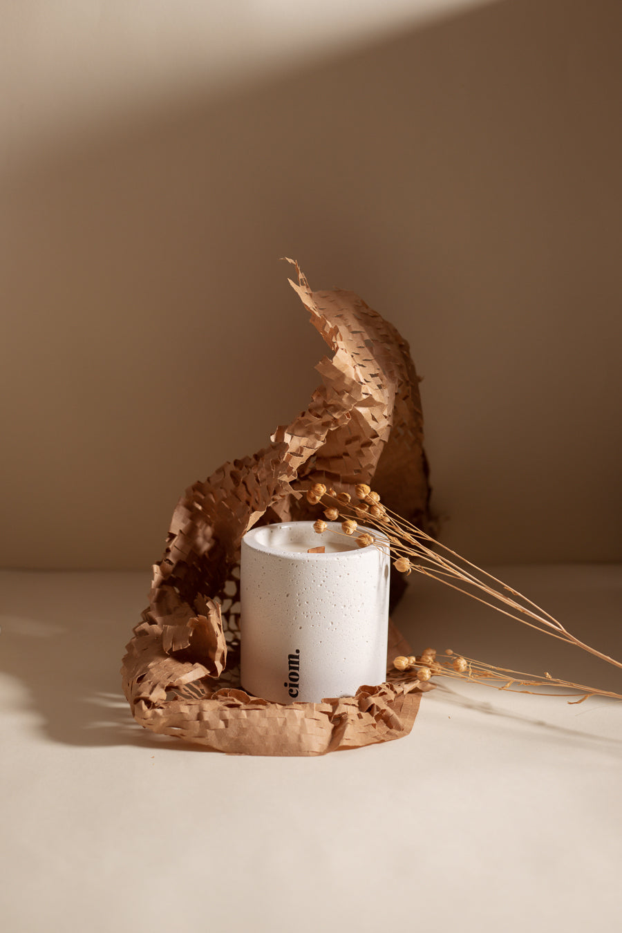 N°08 • Concrete • Soy Candle • White • Medium