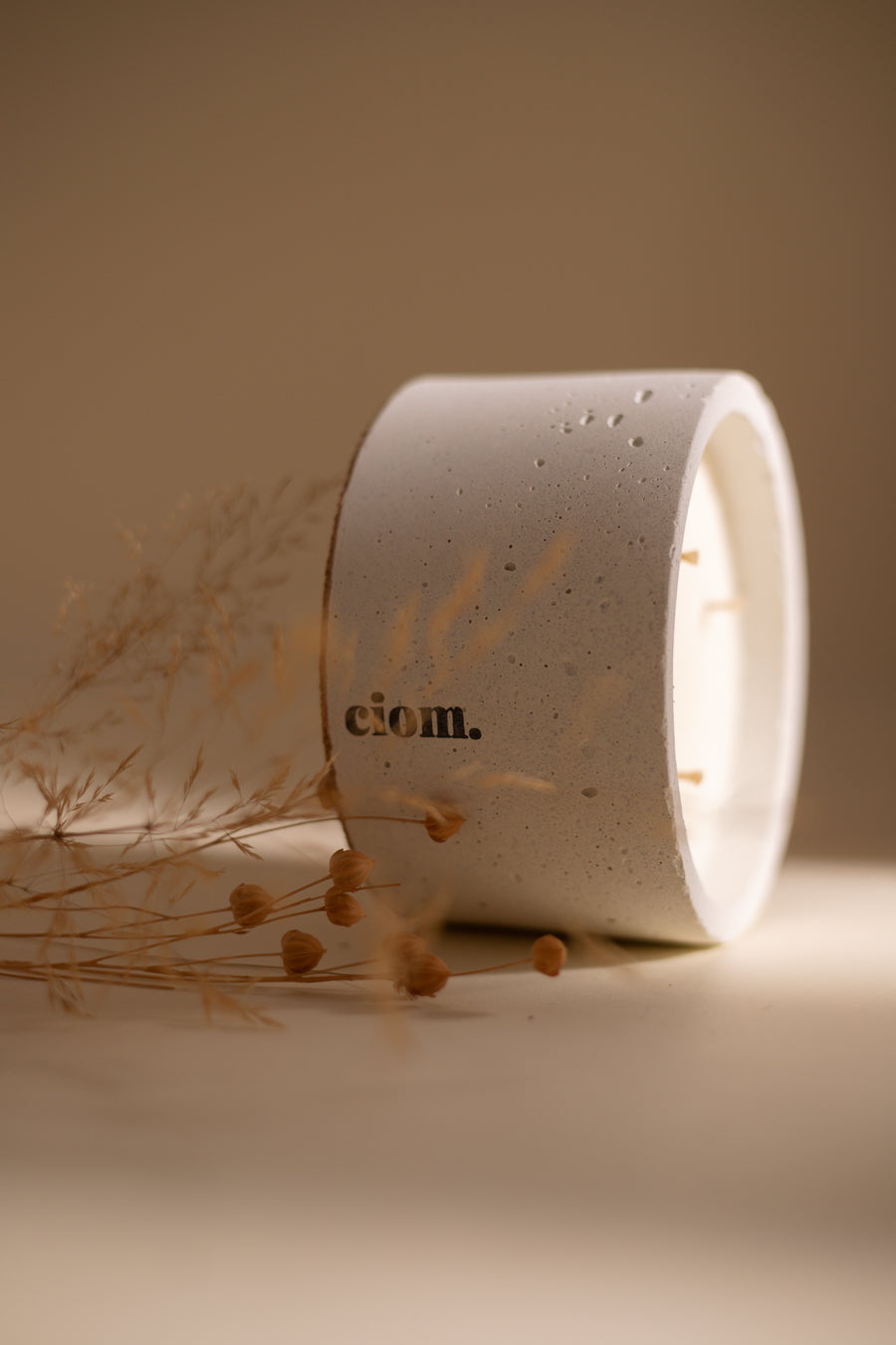 N°09 • Concrete • Soy Candle • White • Large •  3 Cotton Wick