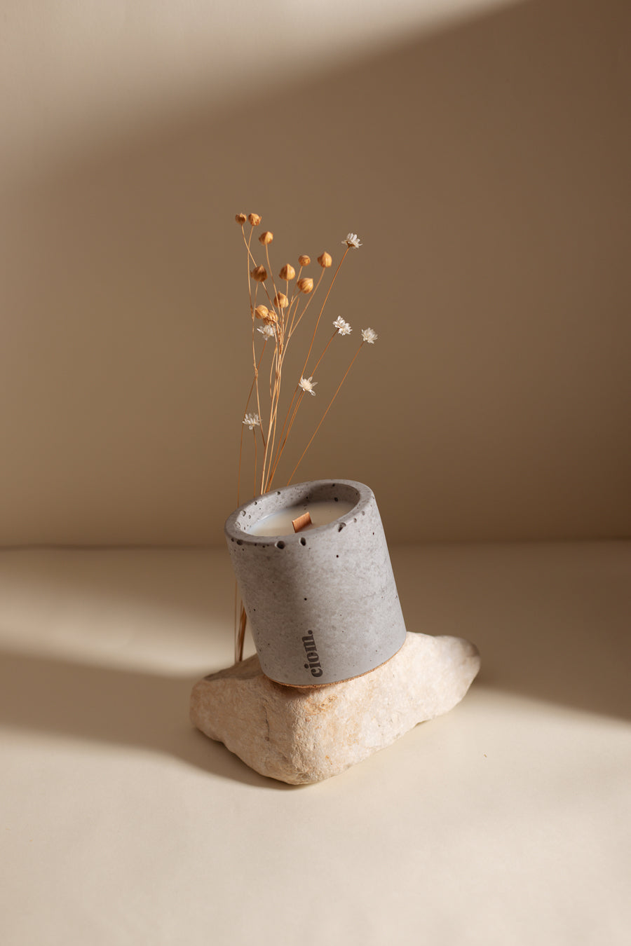 N°04 • Concrete • Soy Candle • Grey • Medium • Wooden Wick