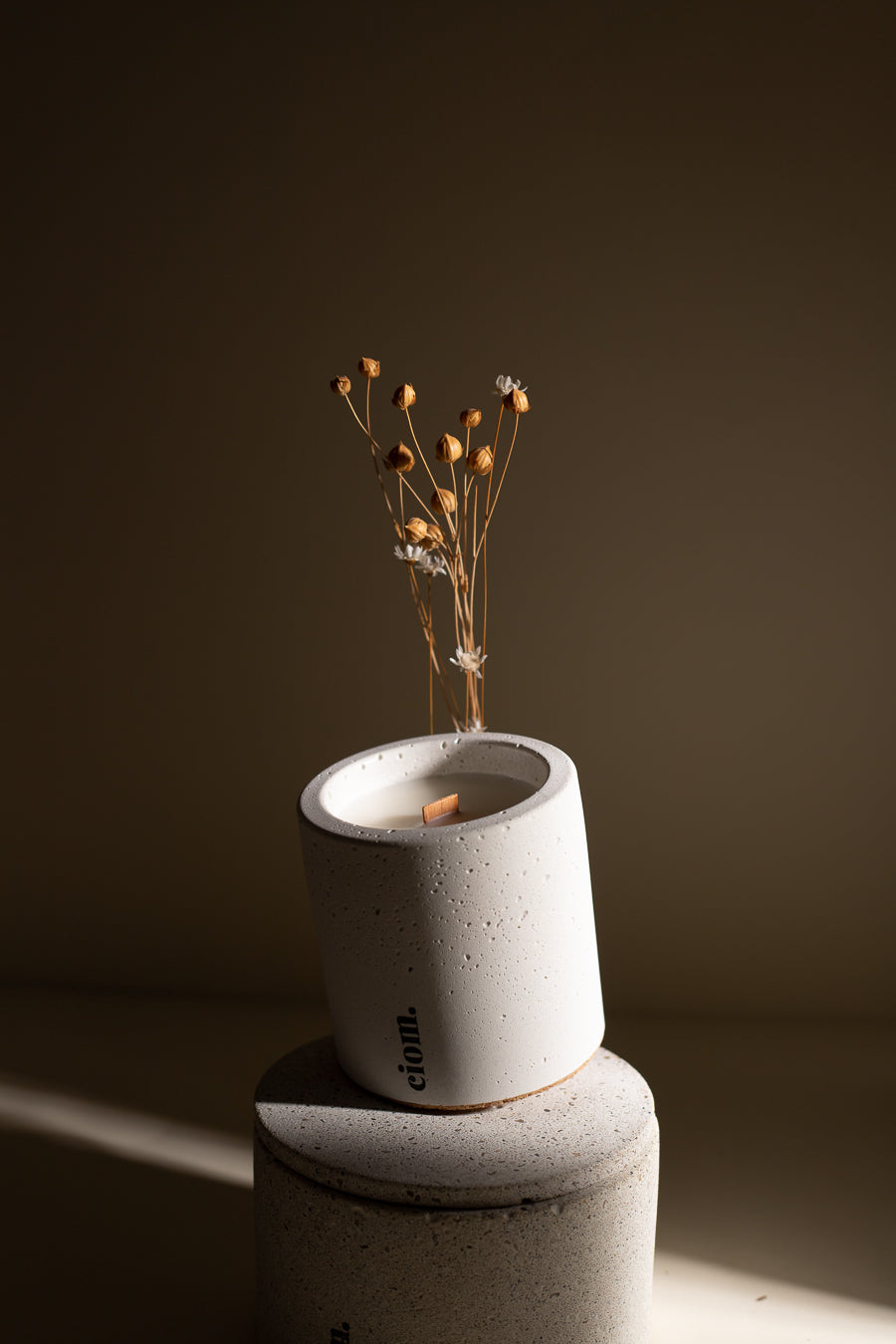 N°10 • Concrete • Soy Candle • White • Medium • Wooden Wick