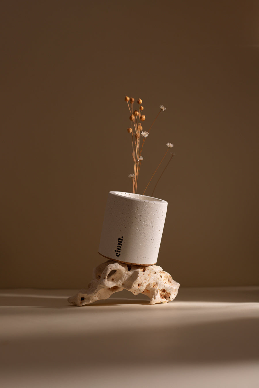 N°07 • Concrete • Soy Candle • White • Medium • Wooden Wick