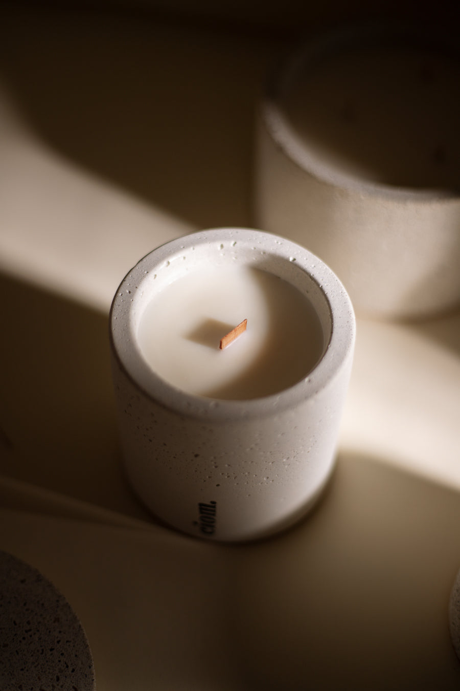 N°15 • Concrete • Soy Candle • White • Medium • Wooden Wick